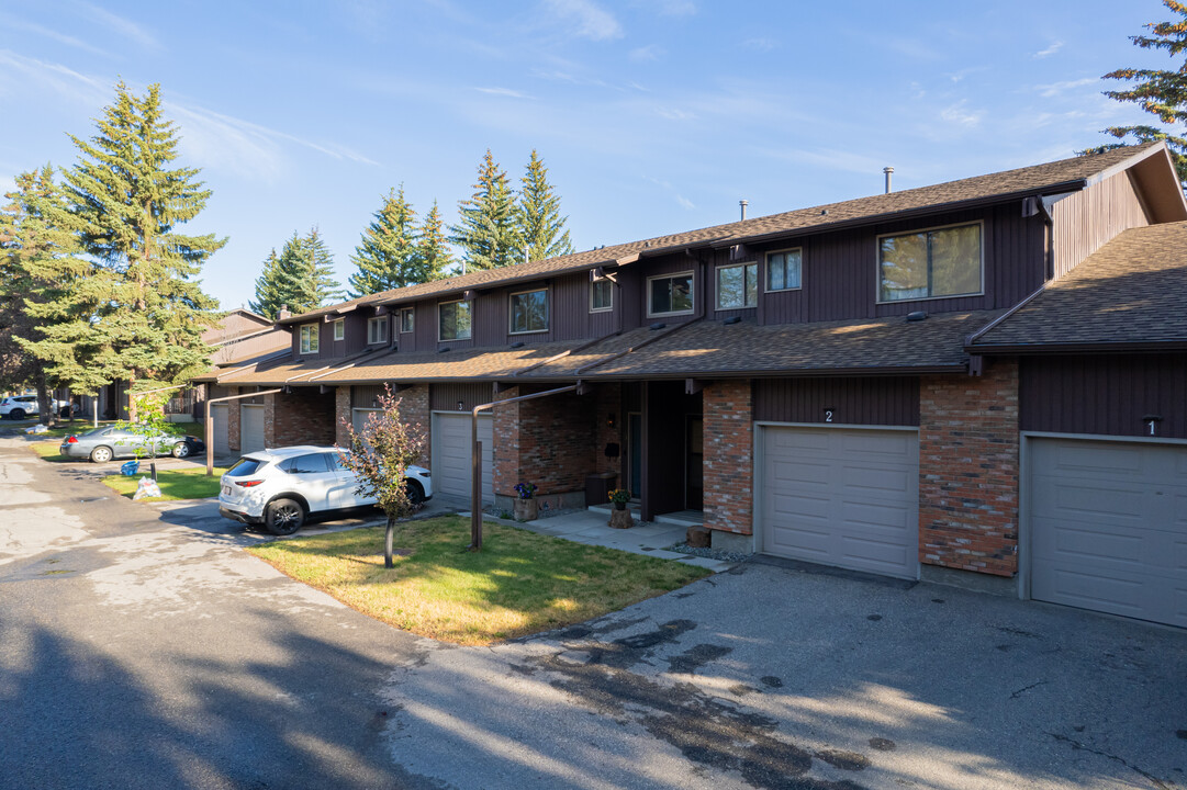 Oakmoor Rise Condos in Calgary, AB - Building Photo