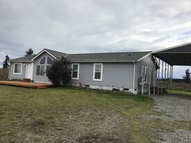 8835 Canal Rd SE in Yelm, WA - Building Photo