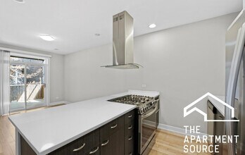 1337 W Walton St in Chicago, IL - Building Photo - Building Photo