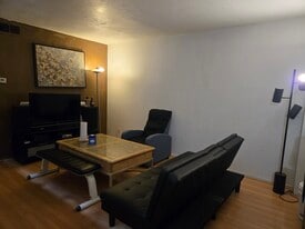 2321 Highbury Ave, Unit 55 in Los Angeles, CA - Building Photo