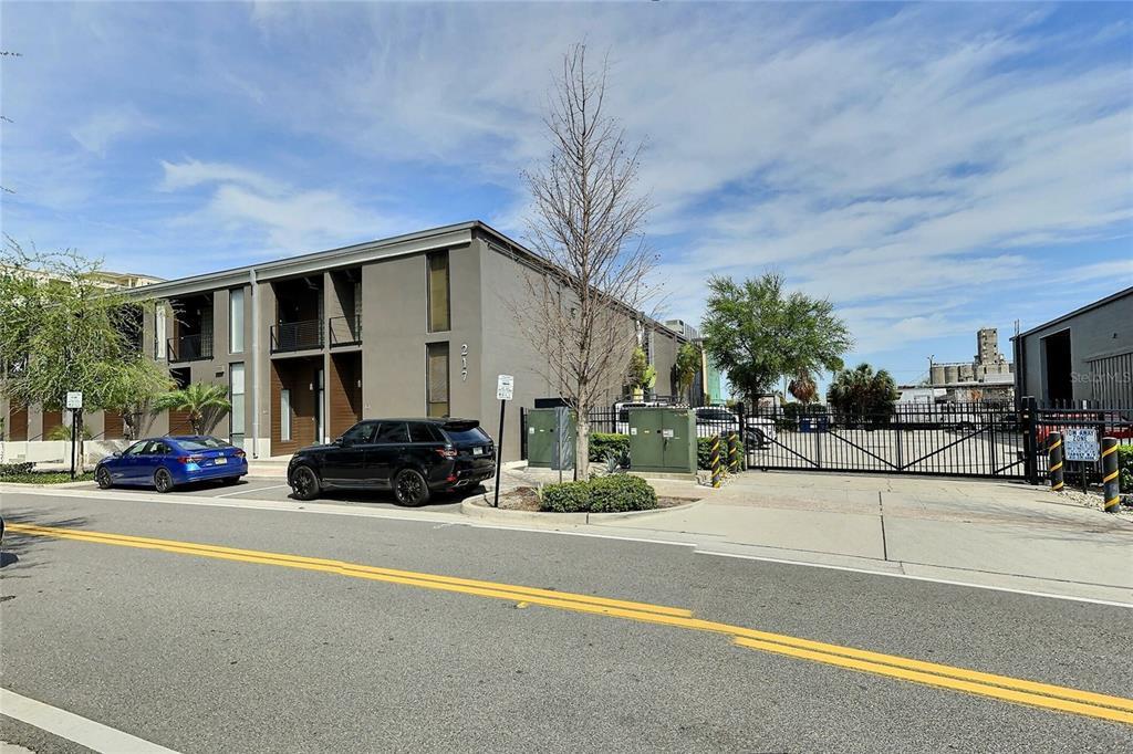 217 N 12th St in Tampa, FL - Building Photo