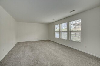 10150 Meadow Glen Dr in Independence, KY - Building Photo - Building Photo