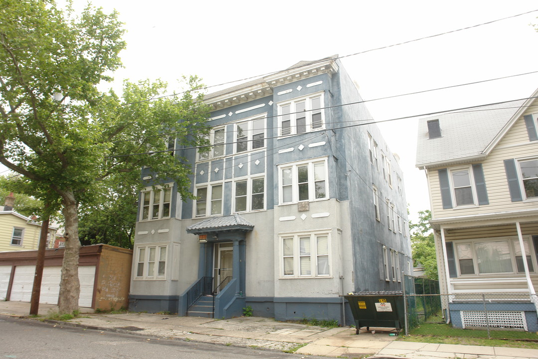 396 Mechanic St in Perth Amboy, NJ - Building Photo