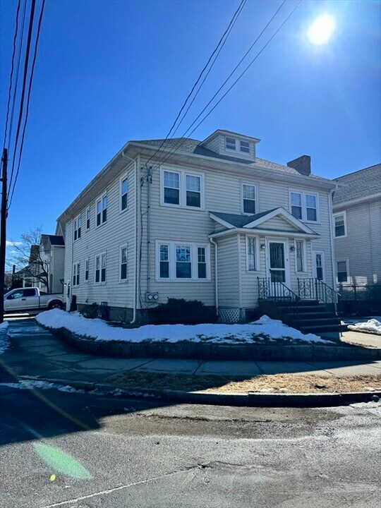 7 Whitney St in Watertown, MA - Building Photo