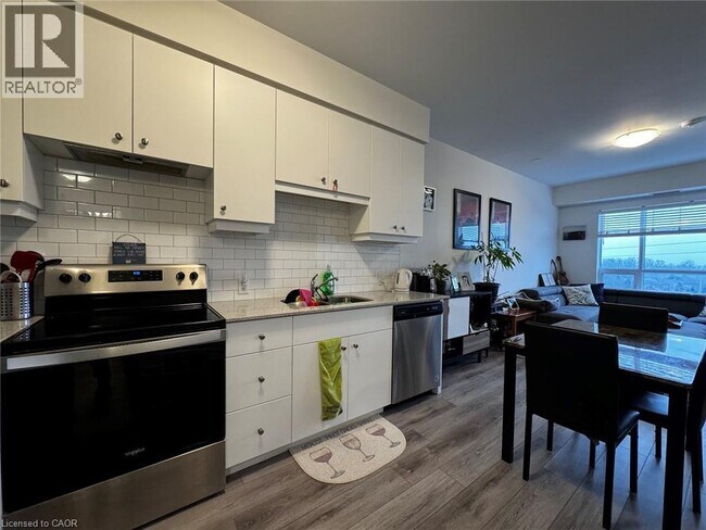 255 Northfield Dr E in Waterloo, ON - Building Photo - Building Photo