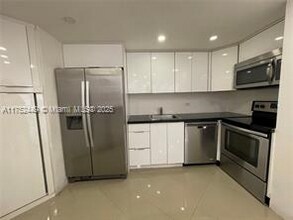 801 Brickell Key Blvd, Unit 1165 in Miami, FL - Building Photo - Building Photo