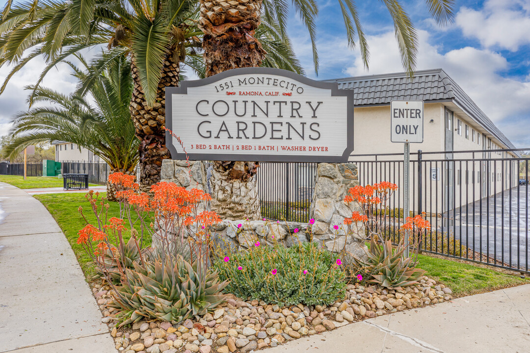 Country Gardens in Ramona, CA - Foto de edificio