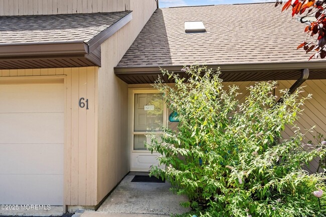 61 Lenape Trail in Tinton Falls, NJ - Building Photo - Building Photo