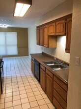 7528 Clover Ln in Watauga, TX - Foto de edificio - Building Photo