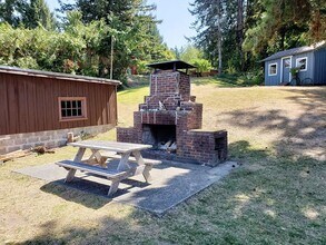 7620 Andrews Beach Rd NE in Olympia, WA - Building Photo - Building Photo