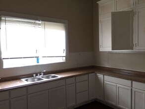 1018 N Olive St in San Antonio, TX - Building Photo - Building Photo