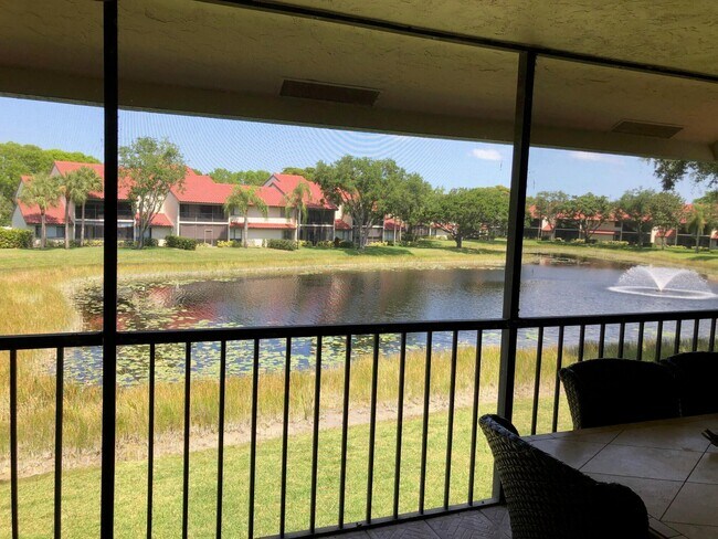 22 Lexington Ln W in Palm Beach Gardens, FL - Building Photo - Building Photo