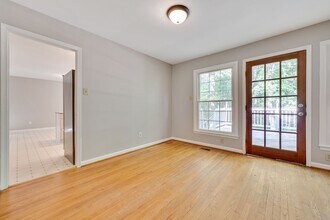 5004 Dresden Dr in Durham, NC - Building Photo - Building Photo