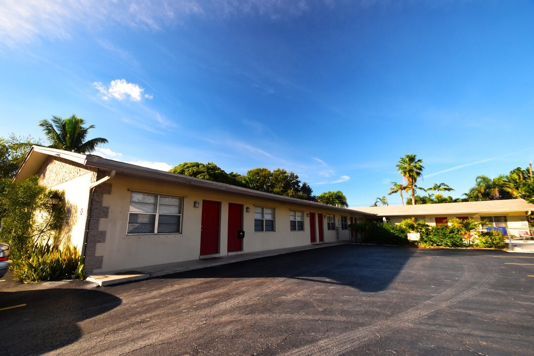The Cottages in Wilton Manors, FL - Building Photo