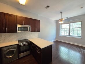 283 Keswick Ave, Unit E in Glenside, PA - Building Photo - Building Photo