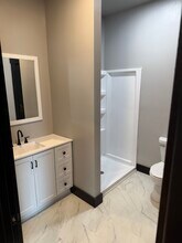 132 E Maple Ave, Unit Upstairs in Manlius, IL - Foto de edificio - Building Photo