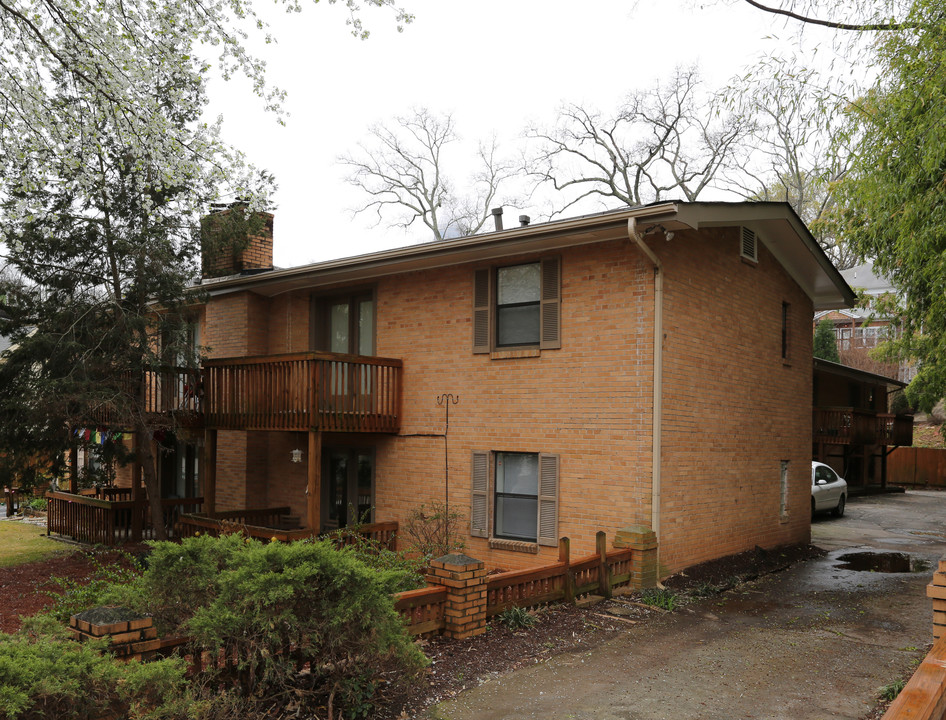 842 Glendale Terr. in Atlanta, GA - Building Photo