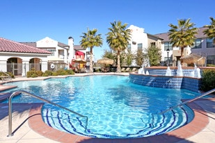 Las Mansiones in El Paso, TX - Building Photo