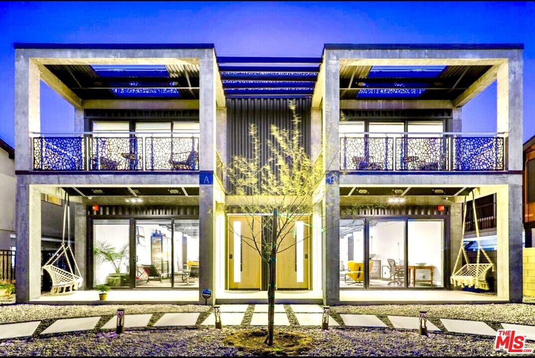916 Roswell Ave in Long Beach, CA - Building Photo