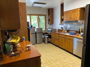 622 W Healey St in Champaign, IL - Foto de edificio - Building Photo