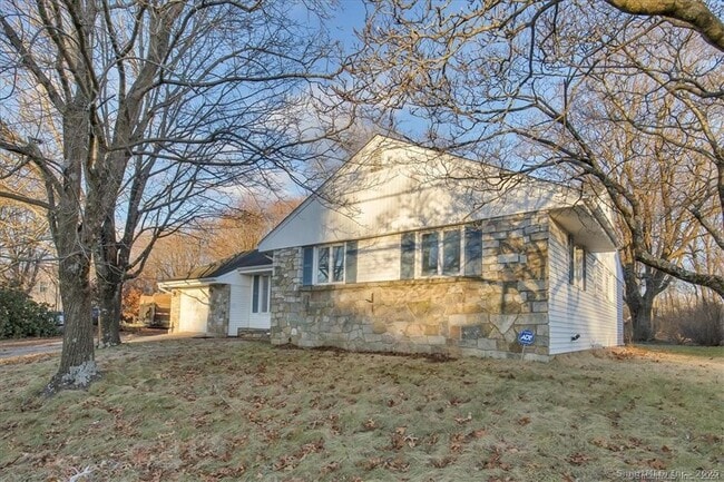 275 High St in Windham, CT - Building Photo - Building Photo