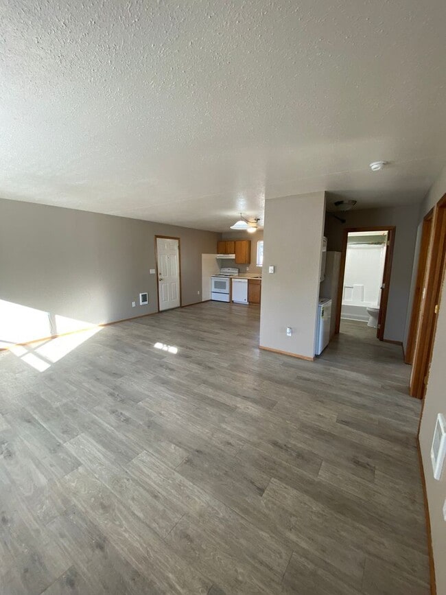 property at 413 S 5th St