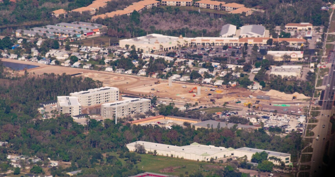 The Riley in Ft. Myers, FL - Building Photo