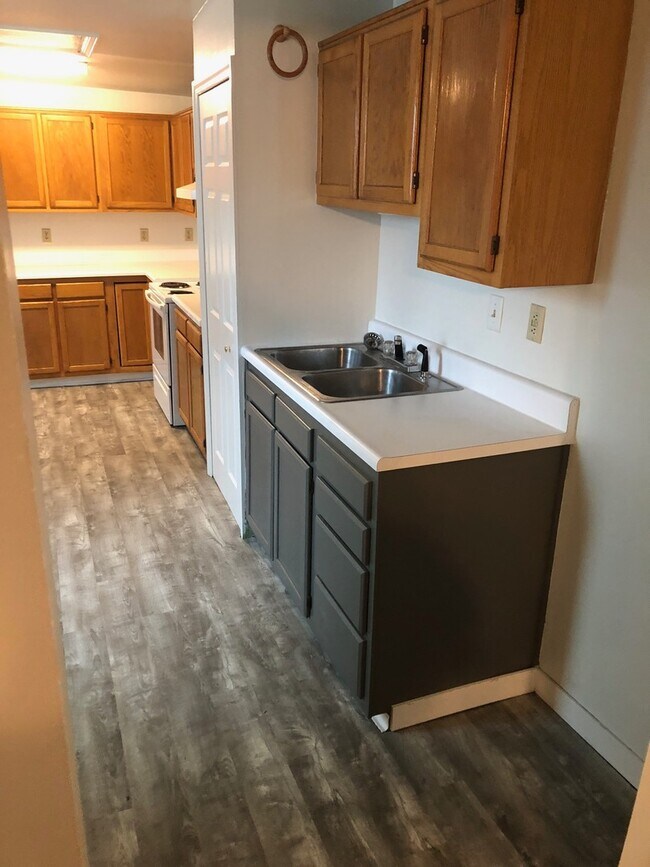 1818 Larkins Wy in Pittsburgh, PA - Building Photo - Building Photo