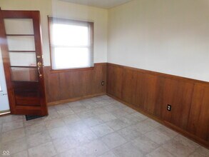1041 N Bluff Rd in Greenwood, IN - Building Photo - Building Photo