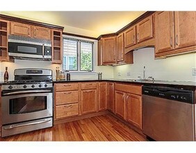 67 Fairfax St, Unit 1 in Somerville, MA - Building Photo - Building Photo