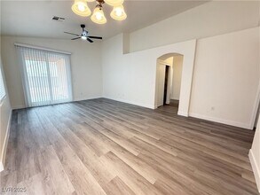 1605 Woodward Heights Way in North Las Vegas, NV - Building Photo - Building Photo