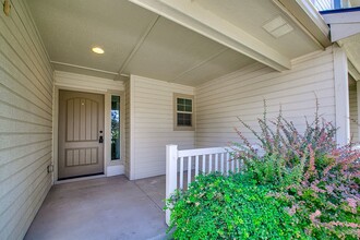 688-692 N Shadowfox Pl in Eagle, ID - Building Photo - Building Photo