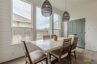 640 Nett in New Braunfels, TX - Building Photo - Building Photo