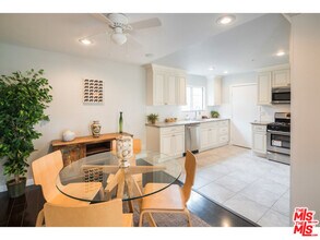 705 N Dillon St in Los Angeles, CA - Building Photo - Building Photo