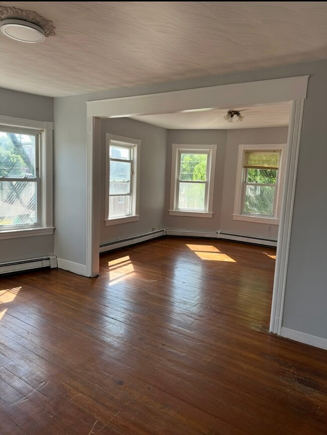522 Pawtucket Ave, Unit 2 in Pawtucket, RI - Building Photo - Building Photo