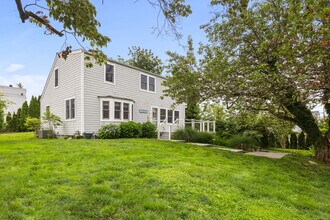19 Sherwood Dr in Westport, CT - Building Photo - Building Photo
