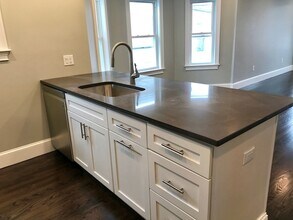 91 Grant St, Unit 3 in Somerville, MA - Foto de edificio - Building Photo