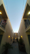 Panorama Villas in Panorama City, CA - Foto de edificio - Building Photo