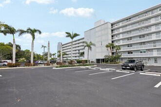 5700 NW 2nd Ave in Boca Raton, FL - Building Photo - Building Photo