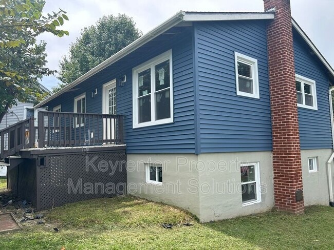 421 N Charlotte Ave in Waynesboro, VA - Building Photo - Building Photo