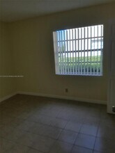 1025 Twin Lakes Dr-Unit -28-A in Coral Springs, FL - Foto de edificio - Building Photo
