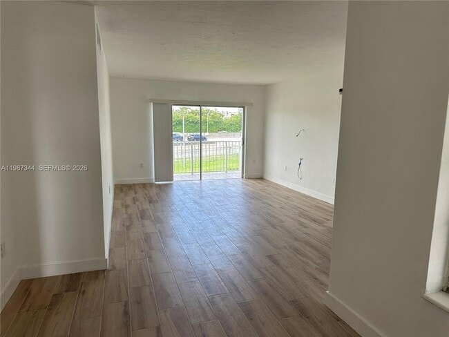 7670 SW 82nd St, Unit H215 in Miami, FL - Building Photo - Building Photo