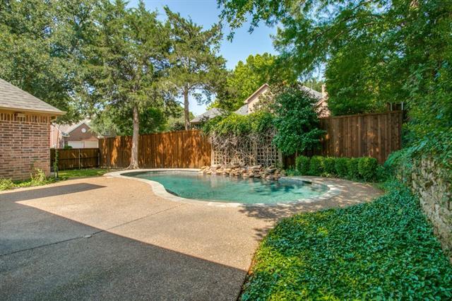 700 Montrose Ct in Flower Mound, TX - Foto de edificio - Building Photo