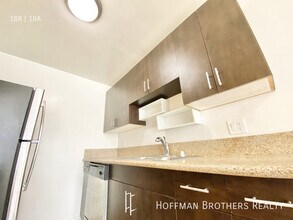 1326 Flores St in West Hollywood, CA - Foto de edificio - Building Photo