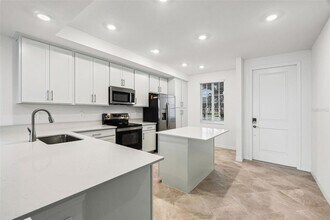 19140 Scallop Lp, Unit 105 in Bradenton, FL - Foto de edificio - Building Photo