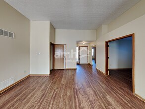 7181 Candlestone Dr in Reynoldsburg, OH - Foto de edificio - Building Photo