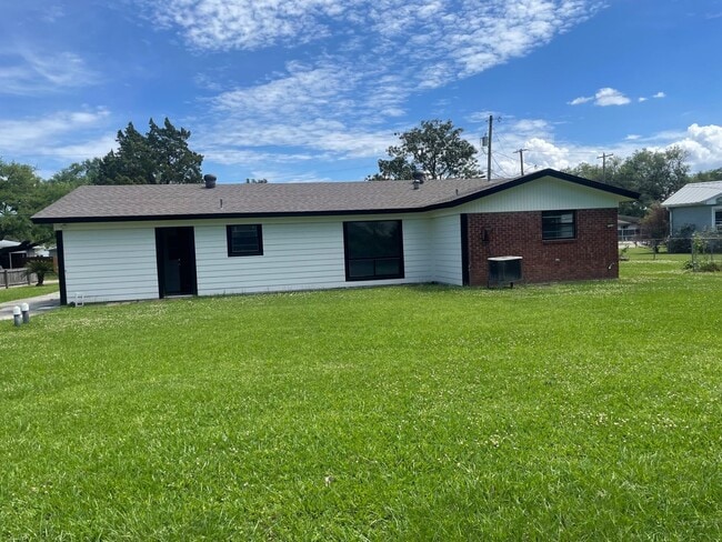 211 San Jose St in New Iberia, LA - Building Photo - Building Photo