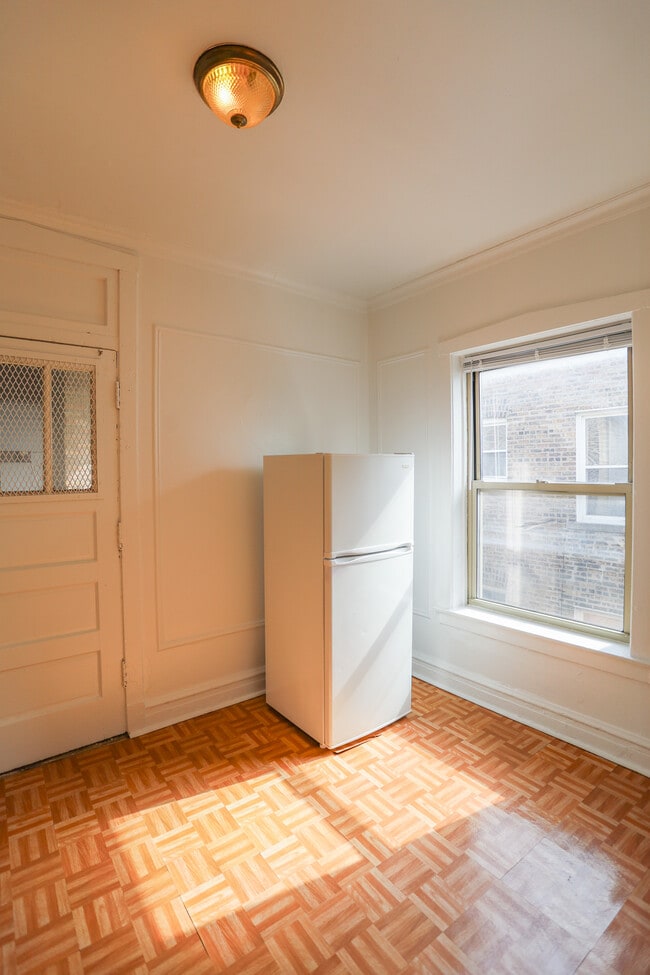 3349 W Ainslie St, Unit #2E in Chicago, IL - Foto de edificio - Building Photo