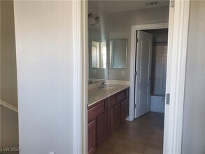 10236 Vickers St in Las Vegas, NV - Building Photo - Building Photo