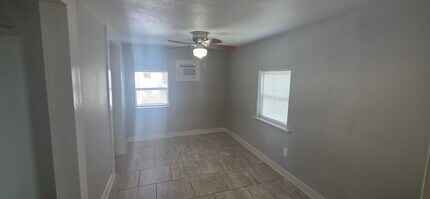 712 40th St in Galveston, TX - Building Photo - Building Photo